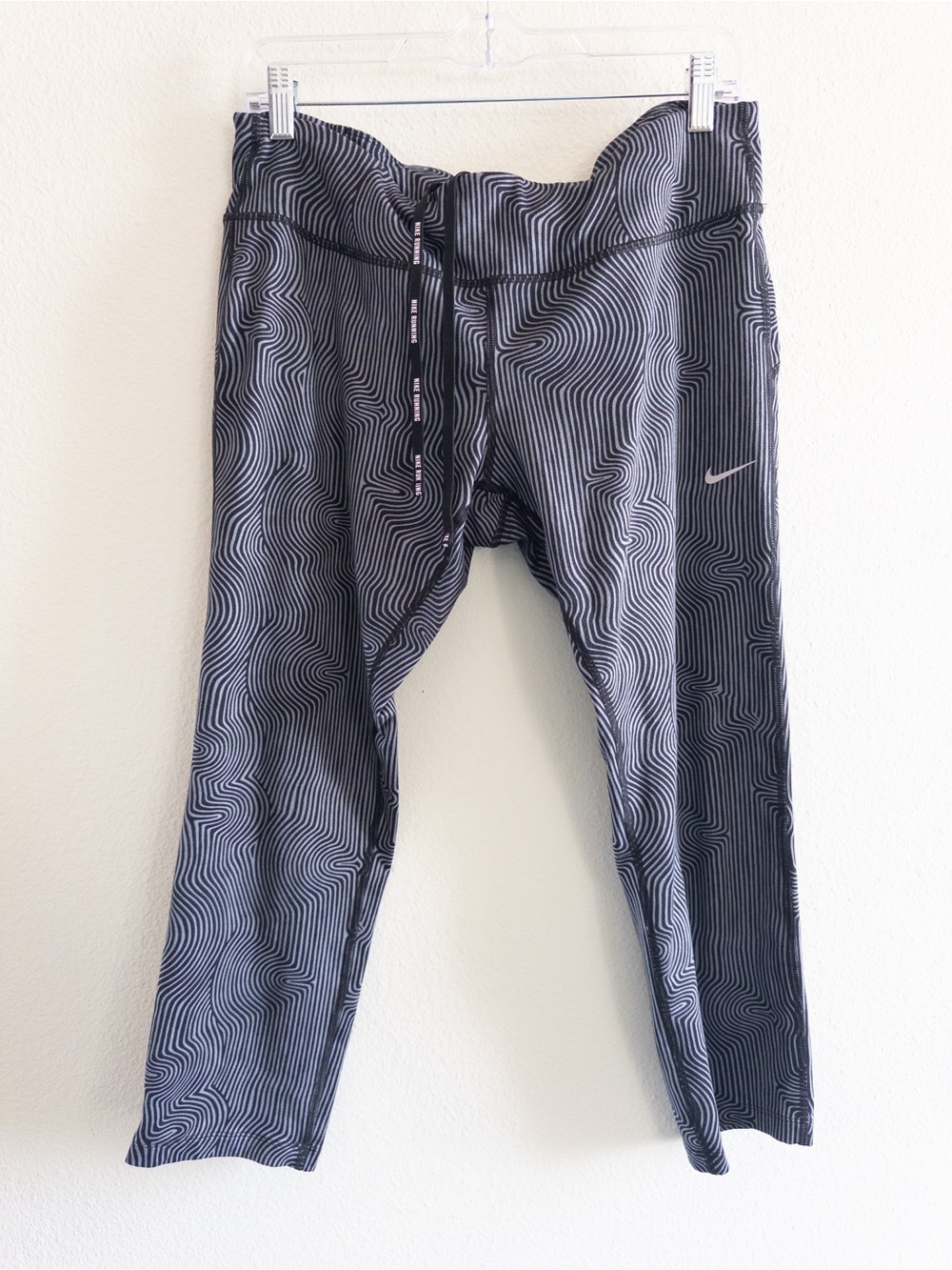 Nike Dri-Fit Running Capri Black White Swirl Leggings size XL